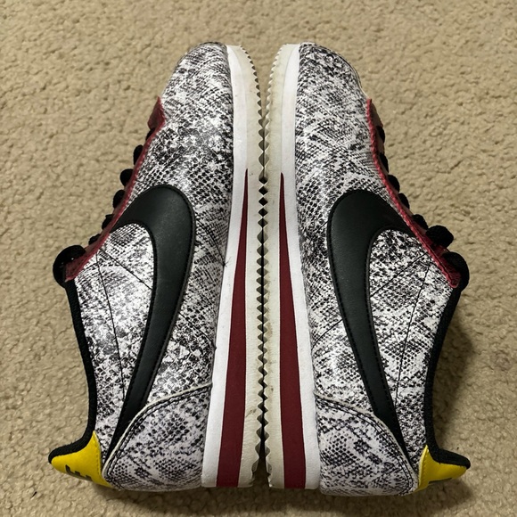 Nike Women’s 7.5 US Classic Cortez Leather Snakeskin Black White Red CT1557-100 - Picture 7 of 9